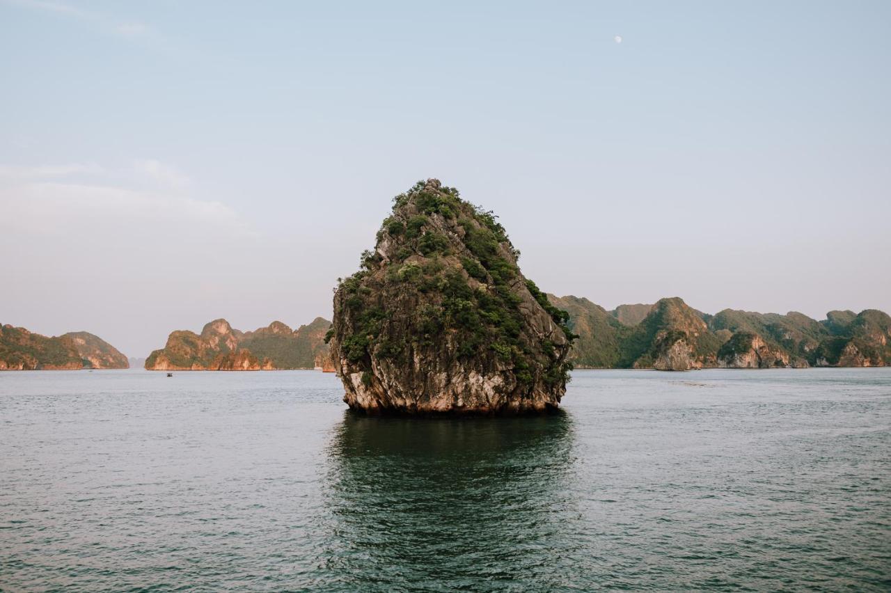 Cat Ba Bay Cruises Hotel Dong Khe Sau Kültér fotó