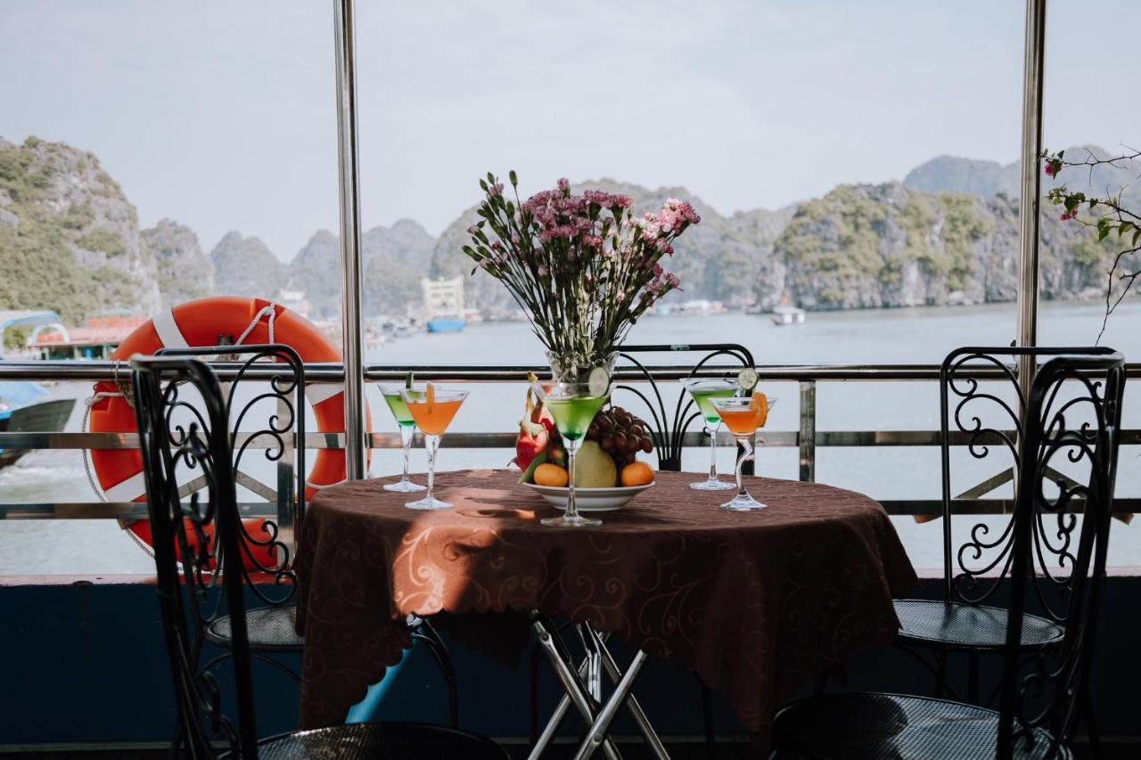 Cat Ba Bay Cruises Hotel Dong Khe Sau Kültér fotó