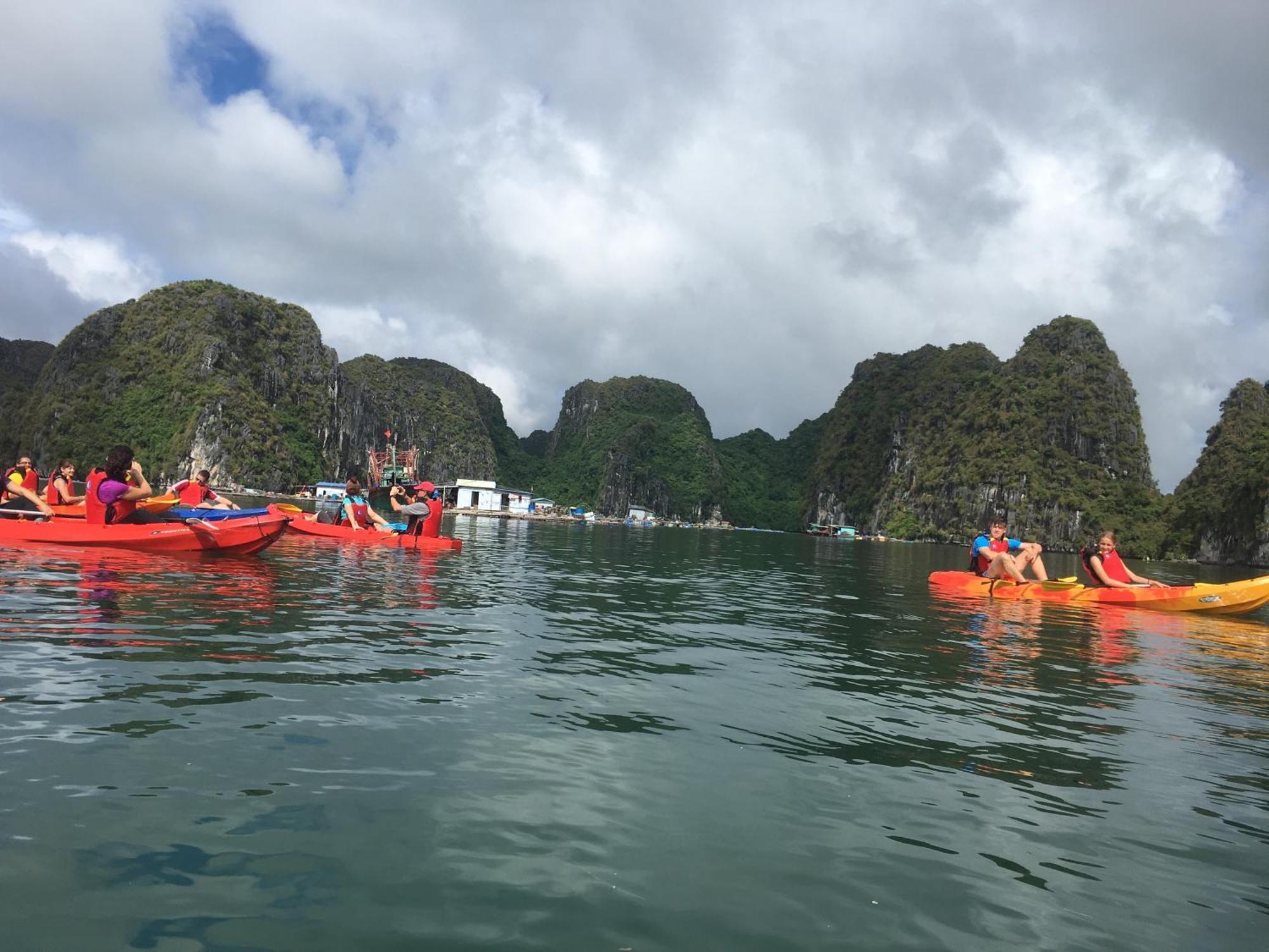 Cat Ba Bay Cruises Hotel Dong Khe Sau Kültér fotó
