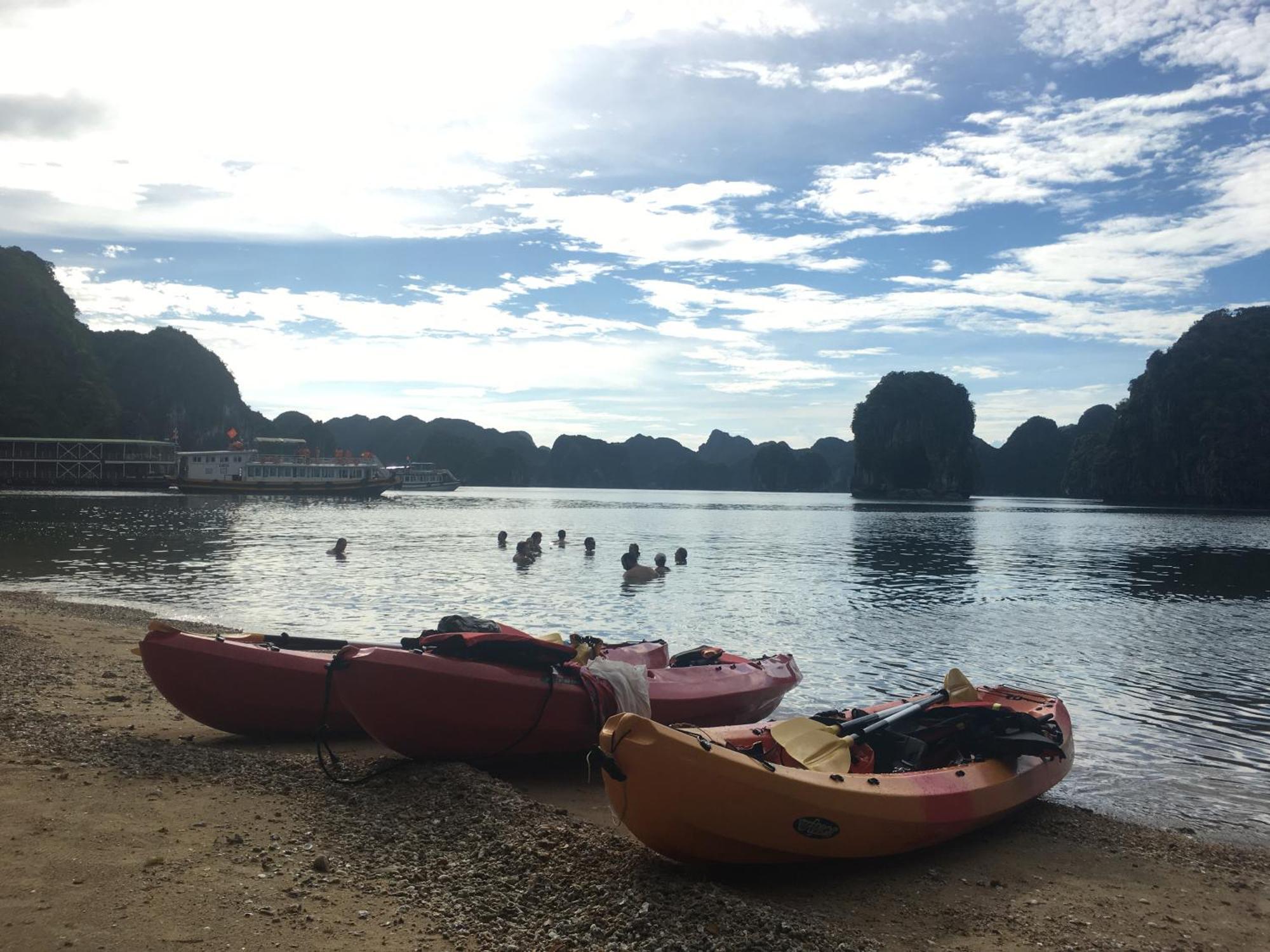 Cat Ba Bay Cruises Hotel Dong Khe Sau Kültér fotó